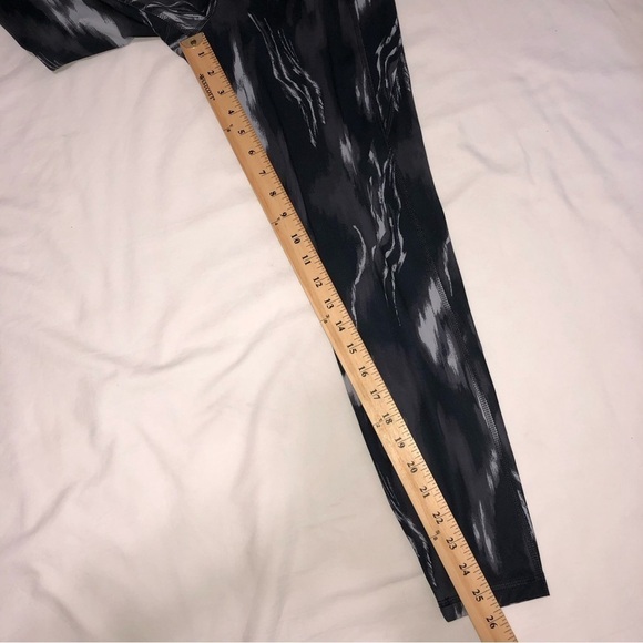 All In Motion Gray Print Leggings Size Medium High Rise Wide Waistband Pockets - Picture 6 of 6